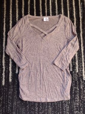 Siren Lily Maternity Top NWOT Long Sleeve V Neck Mauve Donegal Black Fleck Cute